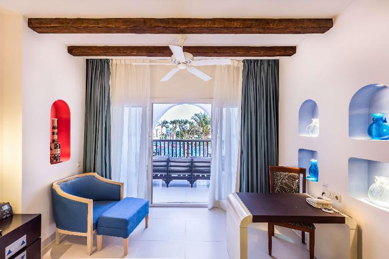 اتاق استاندارد با چشم‌انداز استخر, Hilton Marsa Alam Nubian Resort