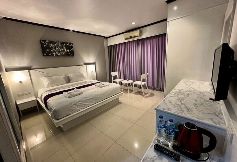 スーペリアールーム, Issara Patong Beach