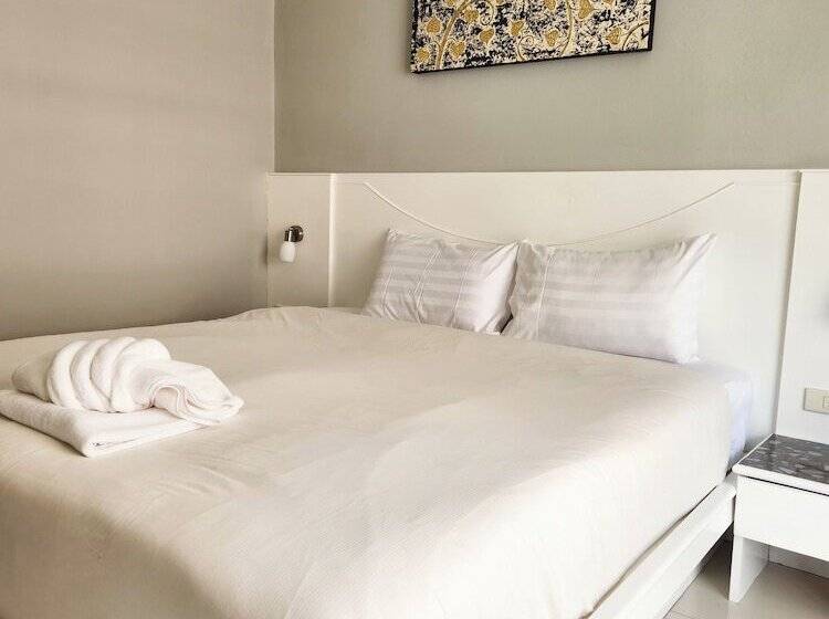 スーペリアールーム, Issara Patong Beach