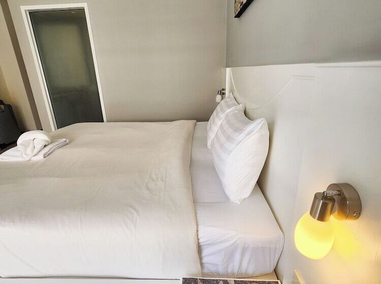 Quarto Superior, Issara Patong Beach