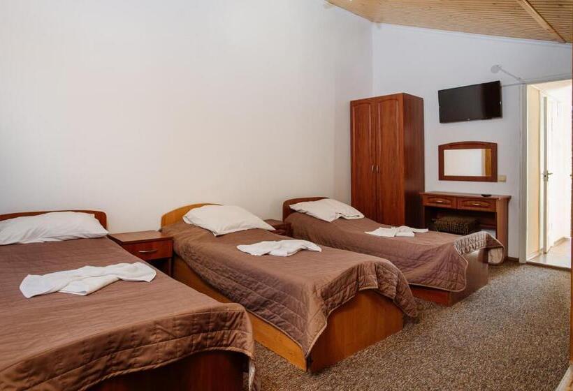 اتاق استاندارد سه نفره, Konvalia