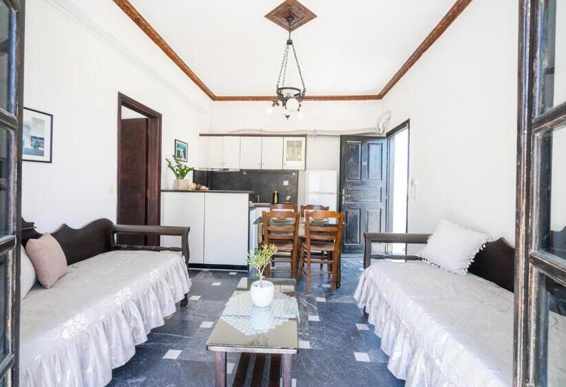 شقة غرفة واحدة مزودة بتراس, Koralli