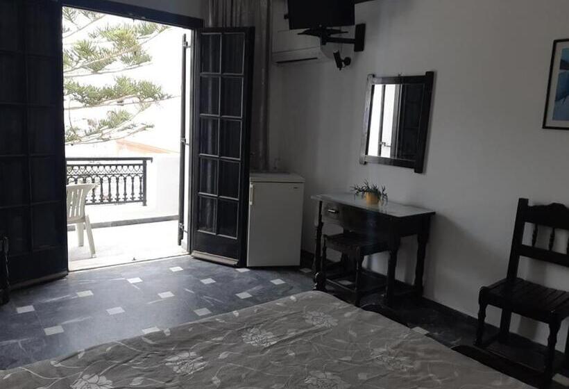 غرفة قياسية مطلة على الجبل, Koralli