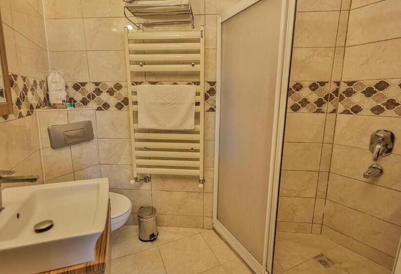 سوئیت راحتی, La Casa Cave