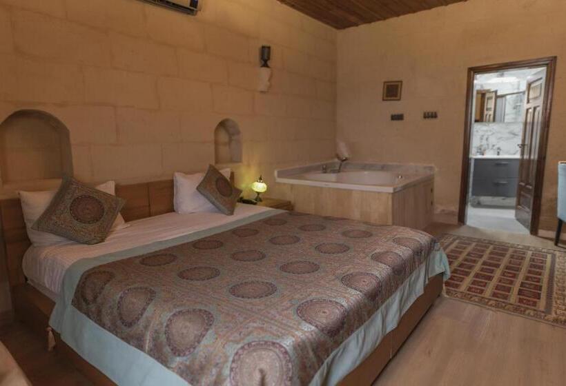 Superior suite with terrace, La Casa Cave