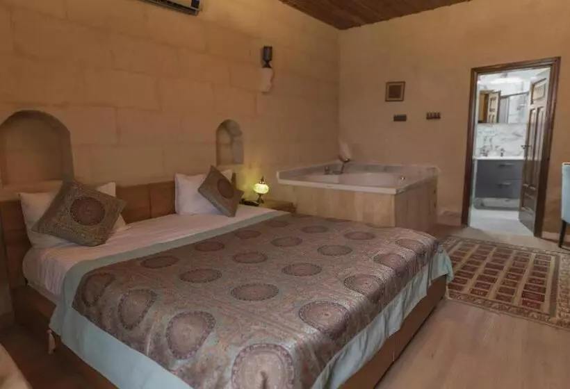 Superior suite with terrace, La Casa Cave