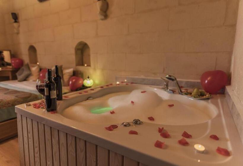 Superior suite with terrace, La Casa Cave