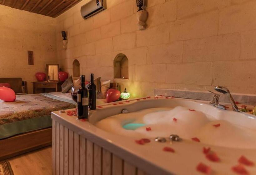 Superior suite with terrace, La Casa Cave