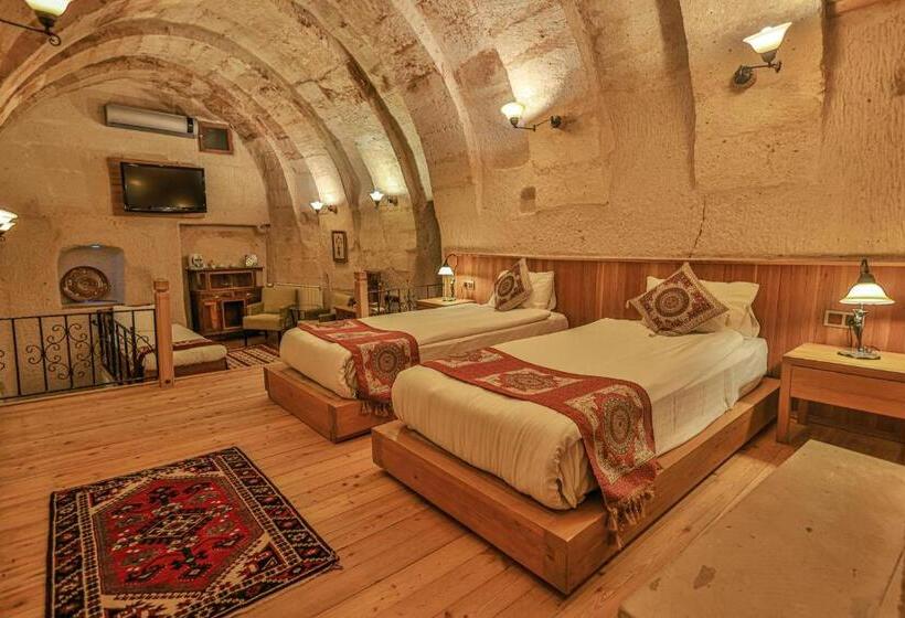 سوئیت خانواده 2 خوابه, La Casa Cave