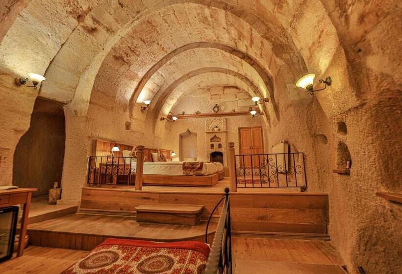 سوئیت خانواده 2 خوابه, La Casa Cave