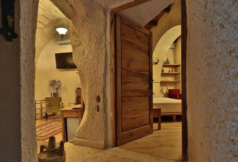 سوئیت خانواده 2 خوابه, La Casa Cave