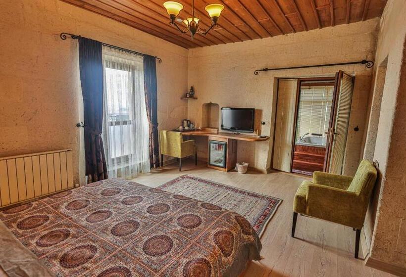 سوئیت با وان آب گرم, La Casa Cave