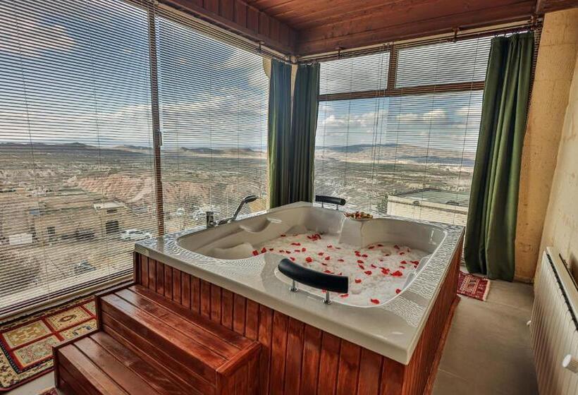 سوئیت با وان آب گرم, La Casa Cave