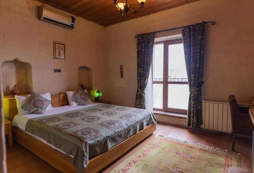 Superior suite with terrace, La Casa Cave