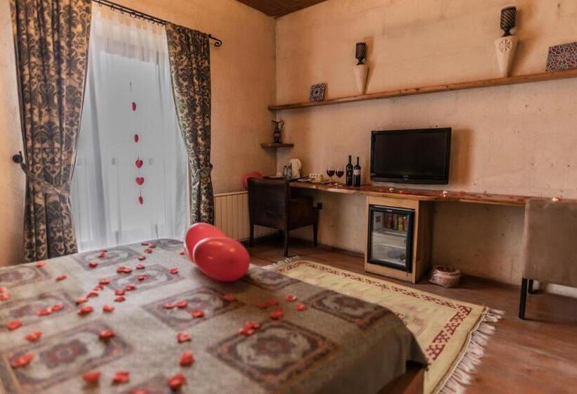 Superior suite with terrace, La Casa Cave