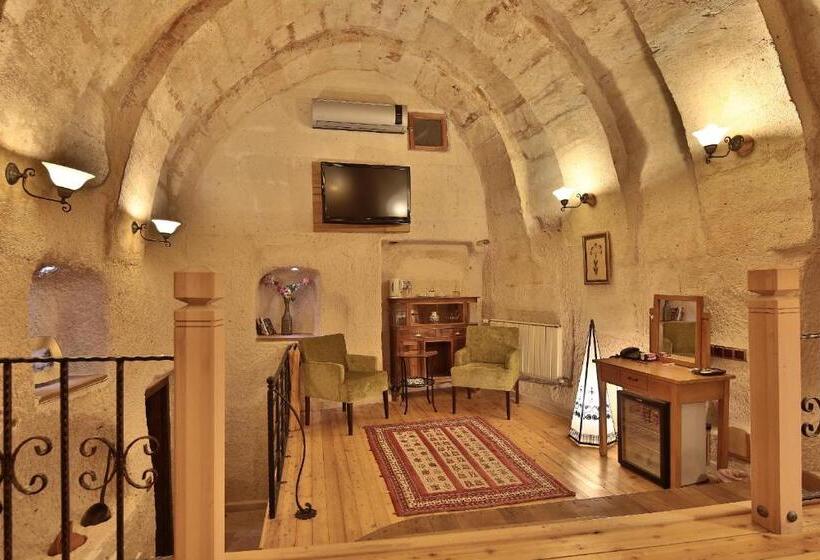 سوئیت خانواده 2 خوابه, La Casa Cave