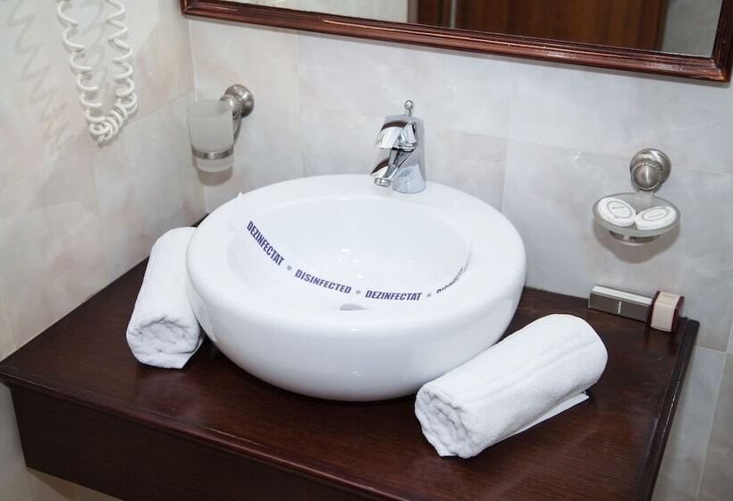 Номер Стандарт, Megalos