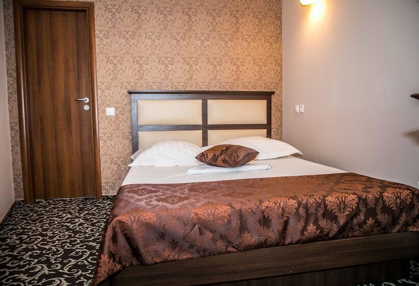 Семейный Номер, Megalos