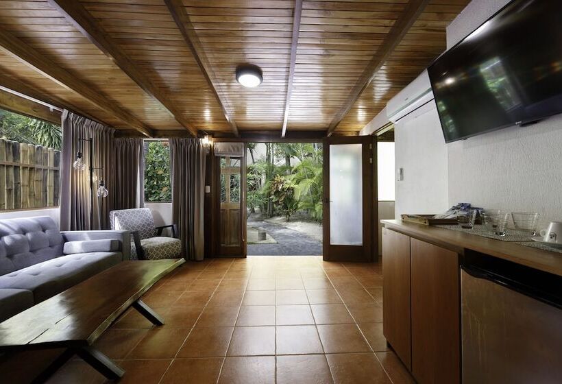 标准平房, Rip Jack Inn