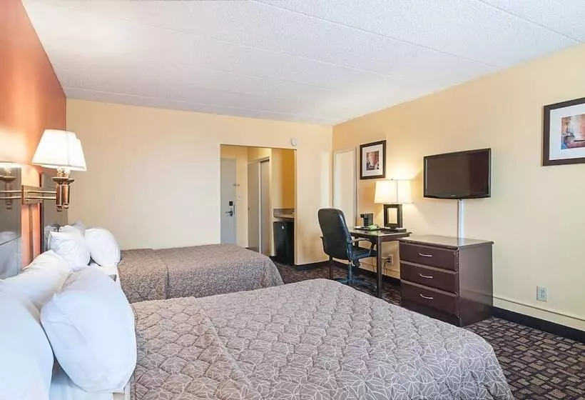２ダブルベッドのスタンダードルーム, Rodeway Inn Meadowlands