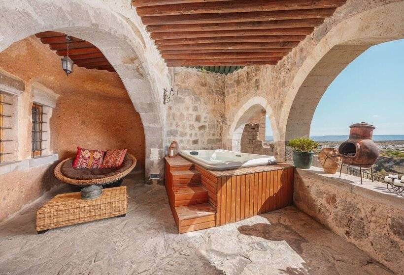 جناح ملكى, Taskonaklar