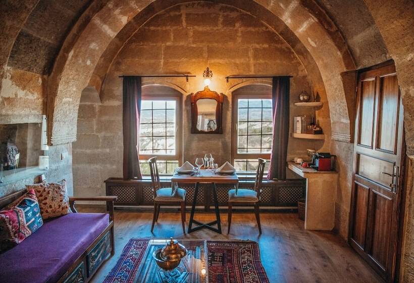 Королевский Люкс, Taskonaklar