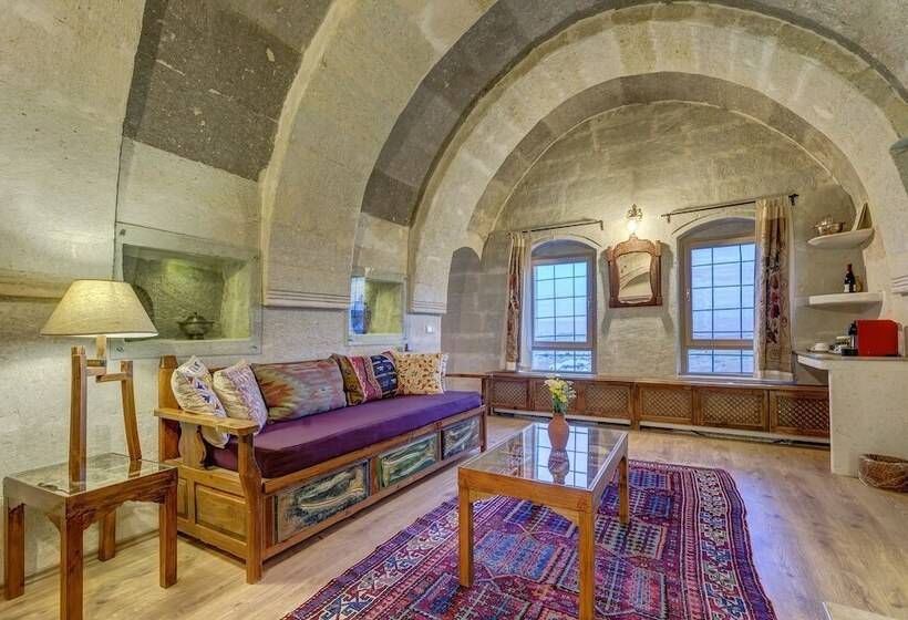 جناح ملكى, Taskonaklar