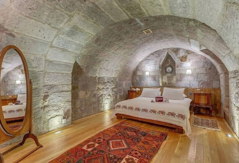 جناح ملكى, Taskonaklar