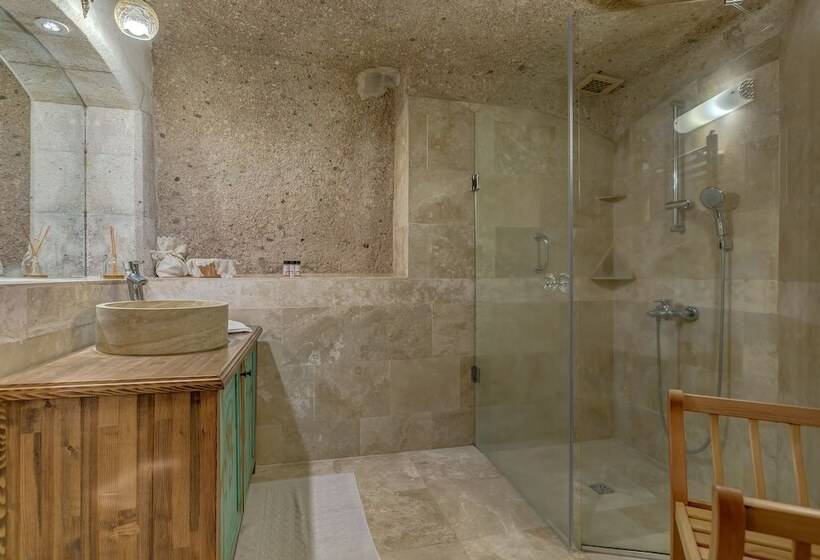 جناح, Taskonaklar