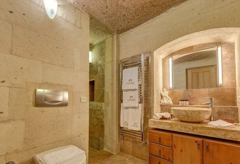 جناح, Taskonaklar