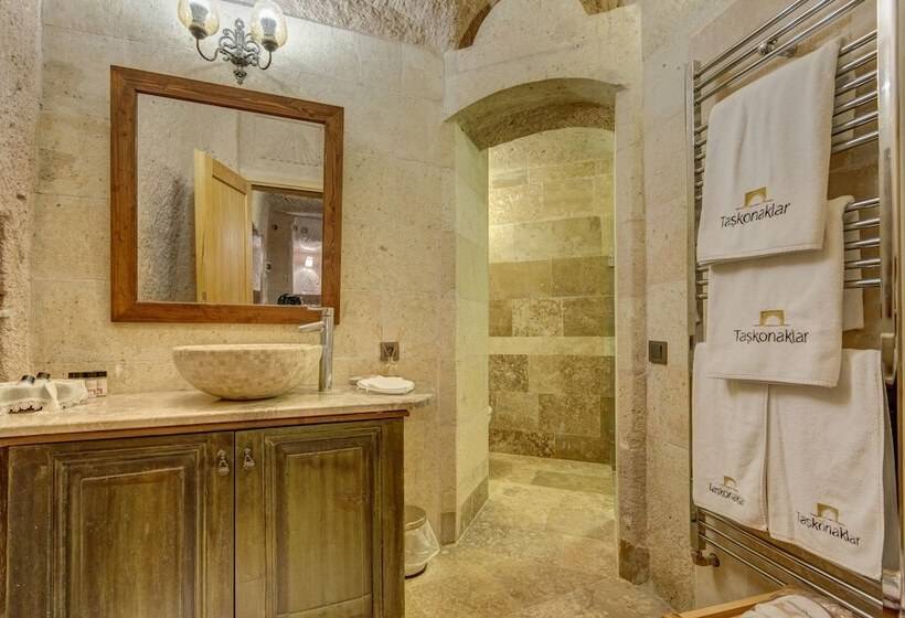 غرفة ديلوكس, Taskonaklar