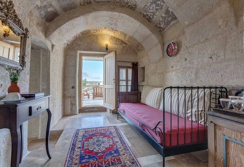 جناح مزود بتراس, Taskonaklar