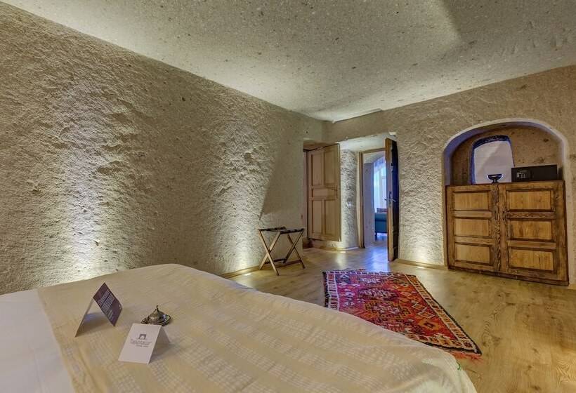 جناح عائلي, Taskonaklar