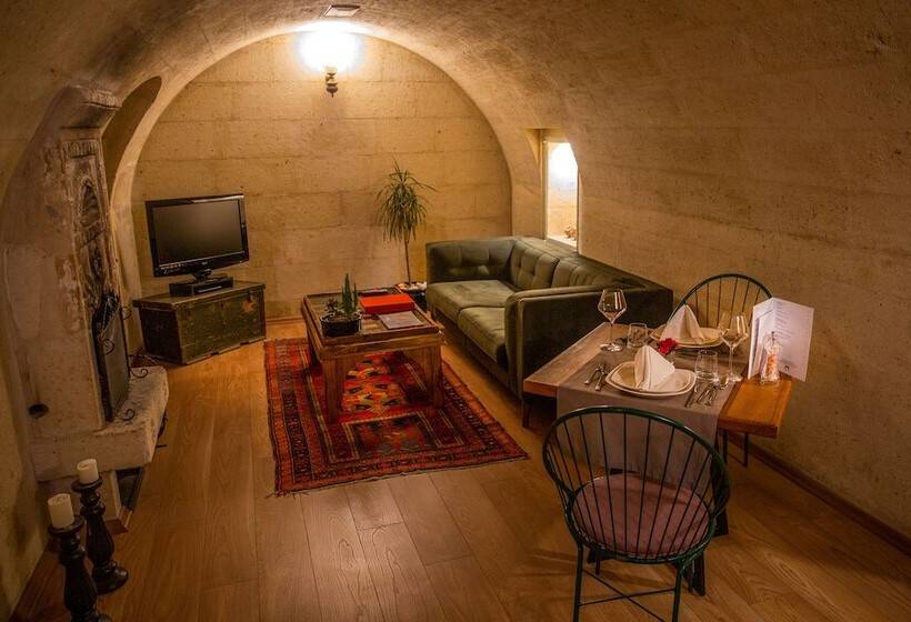 جناح مزود بتراس, Taskonaklar