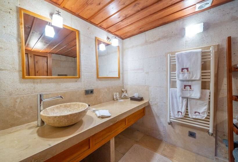 غرفة ديلوكس, Taskonaklar