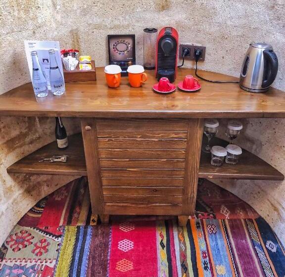 جناح ملكى, Taskonaklar