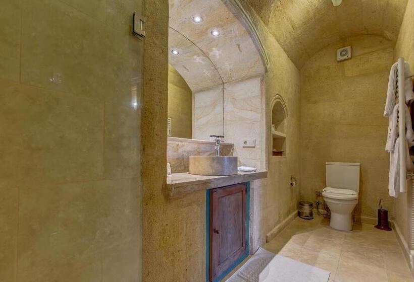 غرفة قياسية مزوَّدة بشُرفة, Taskonaklar