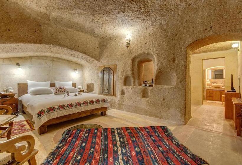 جناح جونيور, Taskonaklar