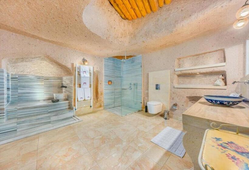 جناح عائلي, Taskonaklar