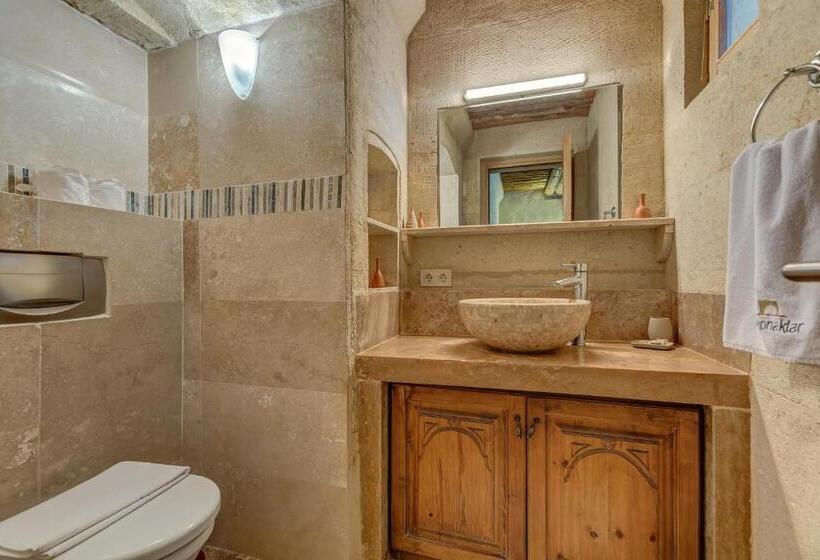 جناح مزوَّد بشرفة, Taskonaklar