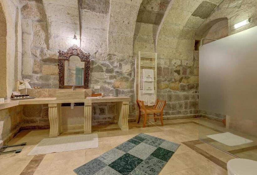 Люкс с Террасой, Taskonaklar
