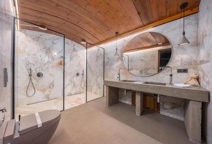 جناح, Taskonaklar