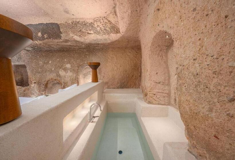 جناح, Taskonaklar