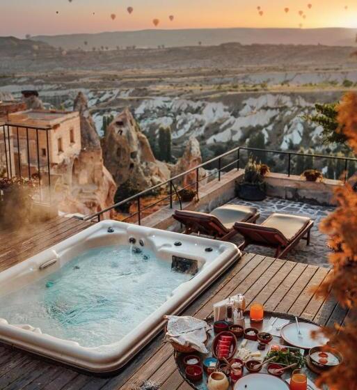 جناح ملكى, Taskonaklar