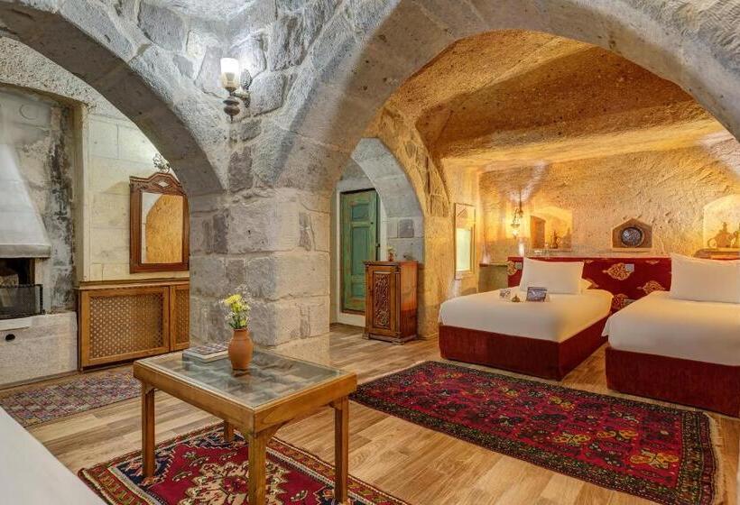 جناح جونيور, Taskonaklar