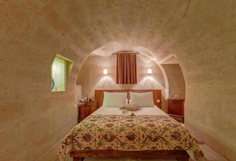 جناح جونيور, Taskonaklar