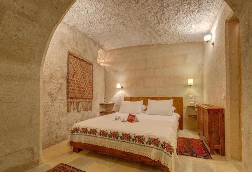 جناح جونيور, Taskonaklar