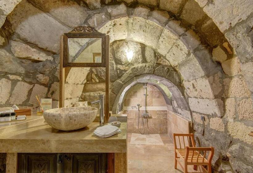 جناح مزود بتراس, Taskonaklar