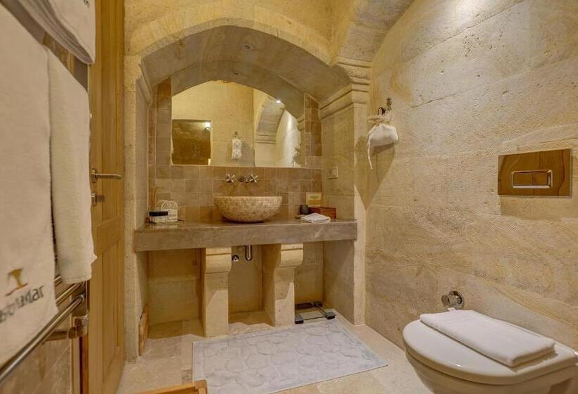 جناح ملكى, Taskonaklar