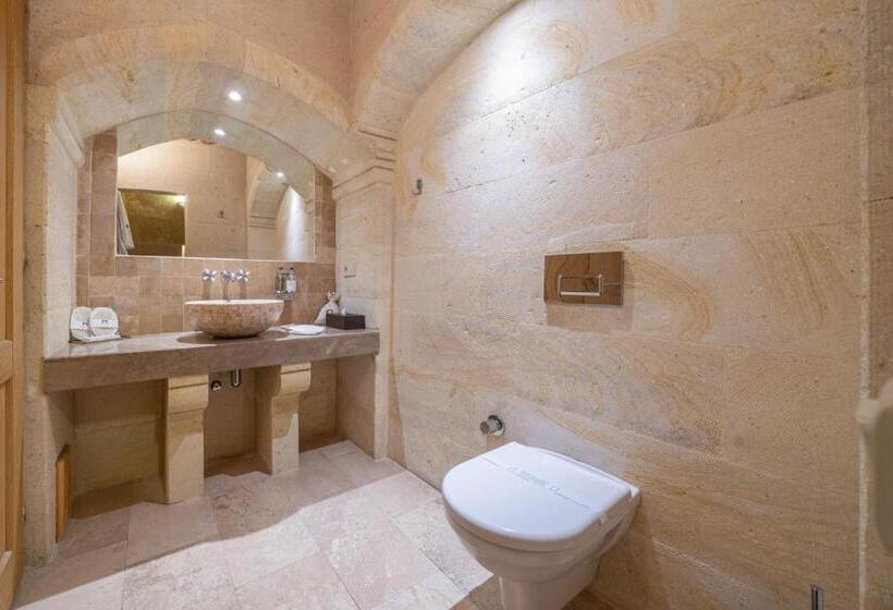 جناح ملكى, Taskonaklar